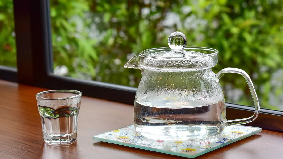 Minum Air Hangat di Pagi Hari Kebiasaan Sederhana yang Diam-Diam Bikin Tubuh Lebih Sehat